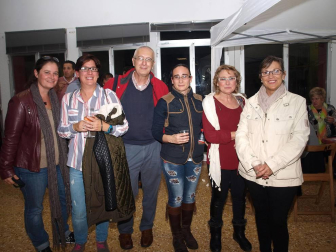 Fustiñana celebró, dentro de las jornadas culturales y gastronómicas del mes de octubre, la primera edición de la Feria del vino, que se realizó el sábado 22 en el interior del Centro Joven y el Centro Cívico. Una propuesta que unió vinos de bodegas de Navarra y La Rioja con pinchos locales y ambientación musical y que contó con un gran éxito de participación.