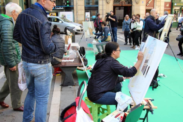 EscaparArte transformó el corazón de Pamplona el sábado 15 de octubre. La iniciativa, organizada por la Asociación de Comercio, Hostelería y Servicios del Casco Antiguo junto a la Cámara de Comercio, permitió observar a pie de calle del trabajo de pintores, disfrutar de la elaboración de un gran mural en los antiguos Almacenes Unzu o escuchar la música de diferentes grupos artísticos. Un gran concierto en la plaza del Castillo cerró la jornada.
