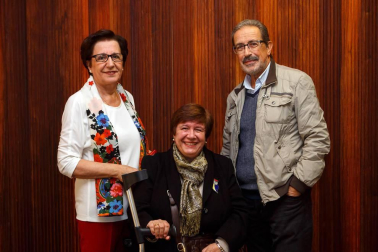 Un año más se ha celebrado la tradicional gala benéfica de la Fundación Juan Bonal en Baluarte. Música, baile y magia compartieron escenario, en una cita que permitió además conocer los proyectos desarrollados por esta ong. En la gala participaron la Escolanía del Orfeón Pamplonés, las escuelas de baile de Eva Espuelas y Cristina Zorrilla, el cantautor cubano Jorge Sánchez, el ilusionista Iurgi y el coro de Isterria. Este año, además, se contó con la presencia de la cantante Lorena Gómez, participante en programas de televisión como Operación Triunfo y Tu cara me suena.