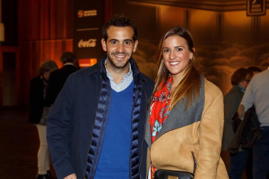 Un año más se ha celebrado la tradicional gala benéfica de la Fundación Juan Bonal en Baluarte. Música, baile y magia compartieron escenario, en una cita que permitió además conocer los proyectos desarrollados por esta ong. En la gala participaron la Escolanía del Orfeón Pamplonés, las escuelas de baile de Eva Espuelas y Cristina Zorrilla, el cantautor cubano Jorge Sánchez, el ilusionista Iurgi y el coro de Isterria. Este año, además, se contó con la presencia de la cantante Lorena Gómez, participante en programas de televisión como Operación Triunfo y Tu cara me suena.