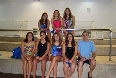 El sábado 29 de octubre dio comienzo la XVII Liga Navarra Infantil de Natación, correspondiente a los XXX Juegos Deportivos de Navarra. Esta primera fecha del torneo, en la que concurrieron 118 nadadores pertenecientes a 13 clubes, se disputó en dos sedes: la competición masculina tuvo lugar en la S.C.D.R. Anaitasuna, mientras que la pugna femenina se desarrolló en el Club Tenis Pamplona.