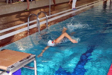 El sábado 29 de octubre dio comienzo la XVII Liga Navarra Infantil de Natación, correspondiente a los XXX Juegos Deportivos de Navarra. Esta primera fecha del torneo, en la que concurrieron 118 nadadores pertenecientes a 13 clubes, se disputó en dos sedes: la competición masculina tuvo lugar en la S.C.D.R. Anaitasuna, mientras que la pugna femenina se desarrolló en el Club Tenis Pamplona.