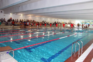 El sábado 29 de octubre dio comienzo la XVII Liga Navarra Infantil de Natación, correspondiente a los XXX Juegos Deportivos de Navarra. Esta primera fecha del torneo, en la que concurrieron 118 nadadores pertenecientes a 13 clubes, se disputó en dos sedes: la competición masculina tuvo lugar en la S.C.D.R. Anaitasuna, mientras que la pugna femenina se desarrolló en el Club Tenis Pamplona.