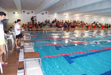 El sábado 29 de octubre dio comienzo la XVII Liga Navarra Infantil de Natación, correspondiente a los XXX Juegos Deportivos de Navarra. Esta primera fecha del torneo, en la que concurrieron 118 nadadores pertenecientes a 13 clubes, se disputó en dos sedes: la competición masculina tuvo lugar en la S.C.D.R. Anaitasuna, mientras que la pugna femenina se desarrolló en el Club Tenis Pamplona.