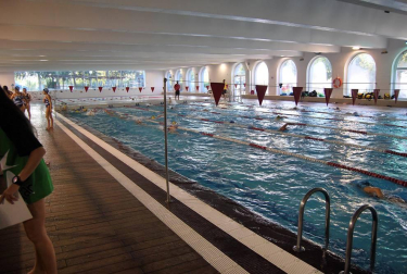 El sábado 29 de octubre dio comienzo la XVII Liga Navarra Infantil de Natación, correspondiente a los XXX Juegos Deportivos de Navarra. Esta primera fecha del torneo, en la que concurrieron 118 nadadores pertenecientes a 13 clubes, se disputó en dos sedes: la competición masculina tuvo lugar en la S.C.D.R. Anaitasuna, mientras que la pugna femenina se desarrolló en el Club Tenis Pamplona.
