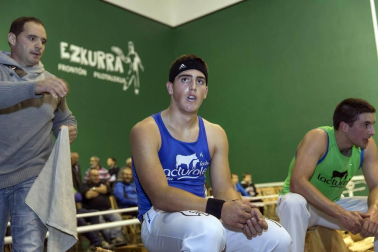 Fotos del Campeonato navarro de aizkora de Primera, celebrado el 18 de noviembre en el frontón de Doneztebe.