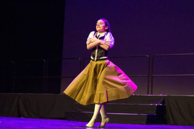 El Estudio de Arte, Danza y Movimiento de Tudela y el coro Tutera Kantuz citaron a 620 personas en el espectáculo navideño.