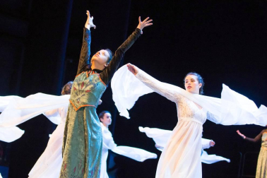 El Estudio de Arte, Danza y Movimiento de Tudela y el coro Tutera Kantuz citaron a 620 personas en el espectáculo navideño.