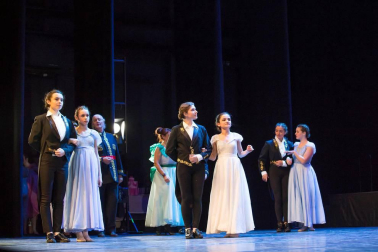 El Estudio de Arte, Danza y Movimiento de Tudela y el coro Tutera Kantuz citaron a 620 personas en el espectáculo navideño.