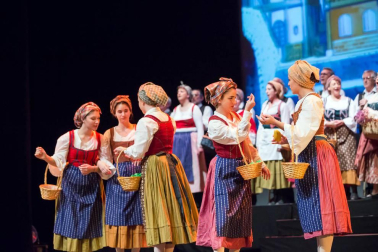 El Estudio de Arte, Danza y Movimiento de Tudela y el coro Tutera Kantuz citaron a 620 personas en el espectáculo navideño.