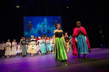 El Estudio de Arte, Danza y Movimiento de Tudela y el coro Tutera Kantuz citaron a 620 personas en el espectáculo navideño.