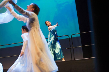 El Estudio de Arte, Danza y Movimiento de Tudela y el coro Tutera Kantuz citaron a 620 personas en el espectáculo navideño.