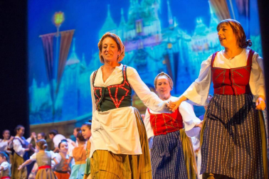 El Estudio de Arte, Danza y Movimiento de Tudela y el coro Tutera Kantuz citaron a 620 personas en el espectáculo navideño.