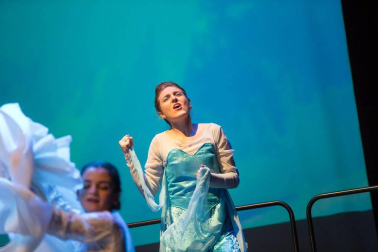 El Estudio de Arte, Danza y Movimiento de Tudela y el coro Tutera Kantuz citaron a 620 personas en el espectáculo navideño.