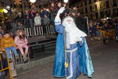 Melchor, Gaspar y Baltasar han llenado de ilusión las calles de Tudela