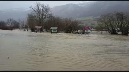 El río se desborda en Uharte Arakil