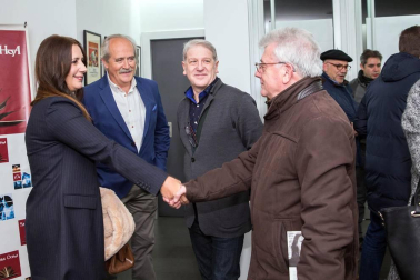 La escritora ha presentado su última novela, galardonada con el premio Planeta, en la Semana Literaria de la capital ribera.