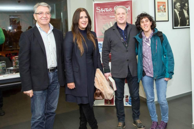 La escritora ha presentado su última novela, galardonada con el premio Planeta, en la Semana Literaria de la capital ribera.