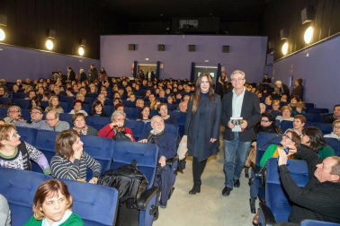 La escritora ha presentado su última novela, galardonada con el premio Planeta, en la Semana Literaria de la capital ribera.