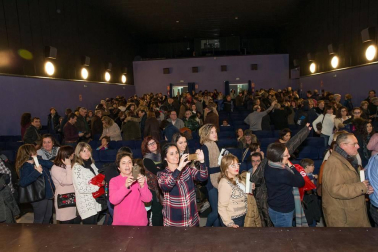 La escritora ha presentado su última novela, galardonada con el premio Planeta, en la Semana Literaria de la capital ribera.