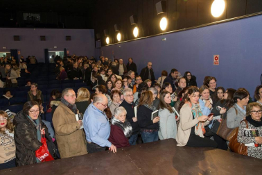 La escritora ha presentado su última novela, galardonada con el premio Planeta, en la Semana Literaria de la capital ribera.
