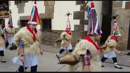 Desfile de 'Joaldunak' en Ituren