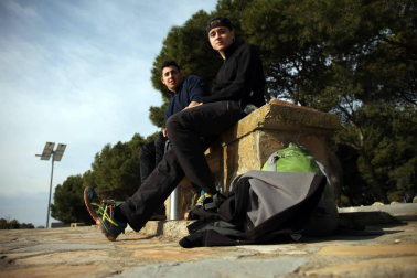Javierada. Los peregrinos de la Ribera almuerzan en el yugo y atraviesan las Bardenas, camino de Javier
