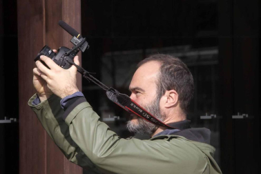 Como preámbulo del Festival Punto de Vista, Mireia Arbizu 'Pitxu' escribió el viernes con una tiza y media en el Baluarte una frase de Oteiza. Tardó alrededor de 15 minutos.
