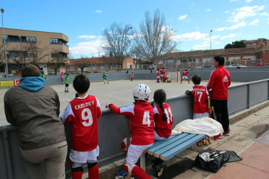 El club ha creado tres equipos mixtos: dos de Prebenjamín y uno de Benjamín.