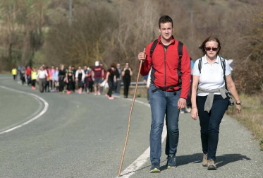 Los peregrinos caminaron hacia Javier con sol y buenas temperaturas