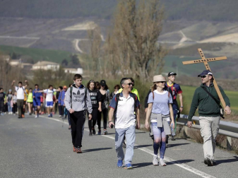 Los peregrinos caminaron hacia Javier con sol y buenas temperaturas