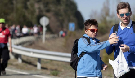 Los peregrinos caminaron hacia Javier con sol y buenas temperaturas
