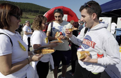Los peregrinos caminaron hacia Javier con sol y buenas temperaturas