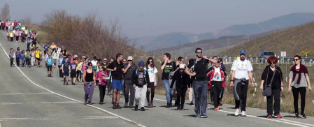 Los peregrinos caminaron hacia Javier con sol y buenas temperaturas