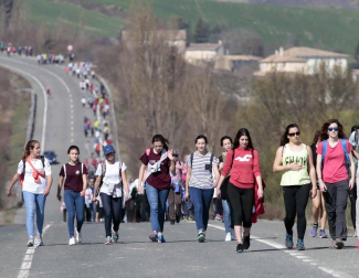 Los peregrinos caminaron hacia Javier con sol y buenas temperaturas