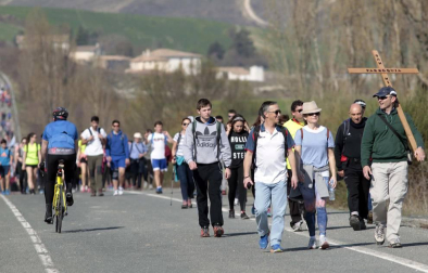 Los peregrinos caminaron hacia Javier con sol y buenas temperaturas