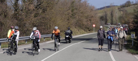 Los peregrinos caminaron hacia Javier con sol y buenas temperaturas
