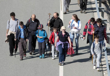 Los peregrinos caminaron hacia Javier con sol y buenas temperaturas
