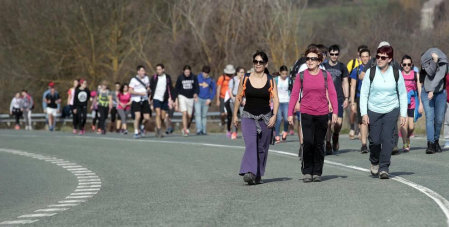 Los peregrinos caminaron hacia Javier con sol y buenas temperaturas