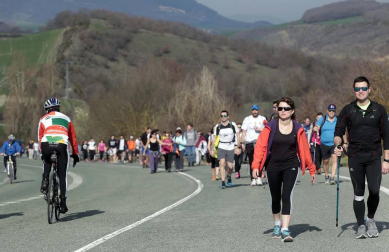 Los peregrinos caminaron hacia Javier con sol y buenas temperaturas