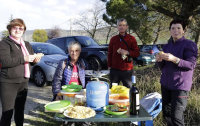 Los peregrinos caminaron hacia Javier con sol y buenas temperaturas