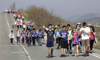 Los peregrinos caminaron hacia Javier con sol y buenas temperaturas