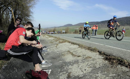 Los peregrinos caminaron hacia Javier con sol y buenas temperaturas