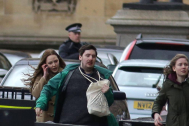 Al menos una decena de personas han resultado heridas en el puente de Westminster, junto al Parlamento británico, después de que se hayan escuchado lo que podrían haber sido disparos en la zona.