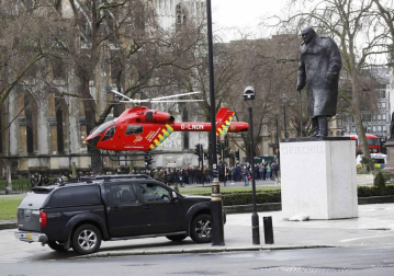 Al menos una decena de personas han resultado heridas en el puente de Westminster, junto al Parlamento británico, después de que se hayan escuchado lo que podrían haber sido disparos en la zona.