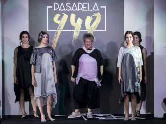 Imágenes de la primera edición de la Pasarela 948 celebrada en el Hotel Tres Reyes de Pamplona. Sobre la alfombra roja se pudieron ver hasta seis desfiles de diferentes diseñadores naciones y locales.