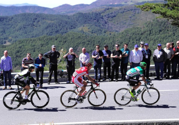 Imágenes de la salida de la Vuelta al País Vasco en Pamplona