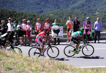 Imágenes de la salida de la Vuelta al País Vasco en Pamplona