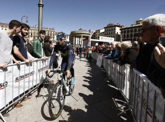 Imágenes de la salida de la Vuelta al País Vasco en Pamplona