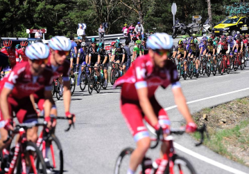 Imágenes de la salida de la Vuelta al País Vasco en Pamplona